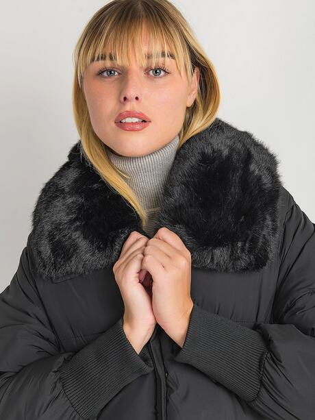 Kurtka z ozdobnym futerkiem