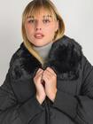 Kurtka z ozdobnym futerkiem