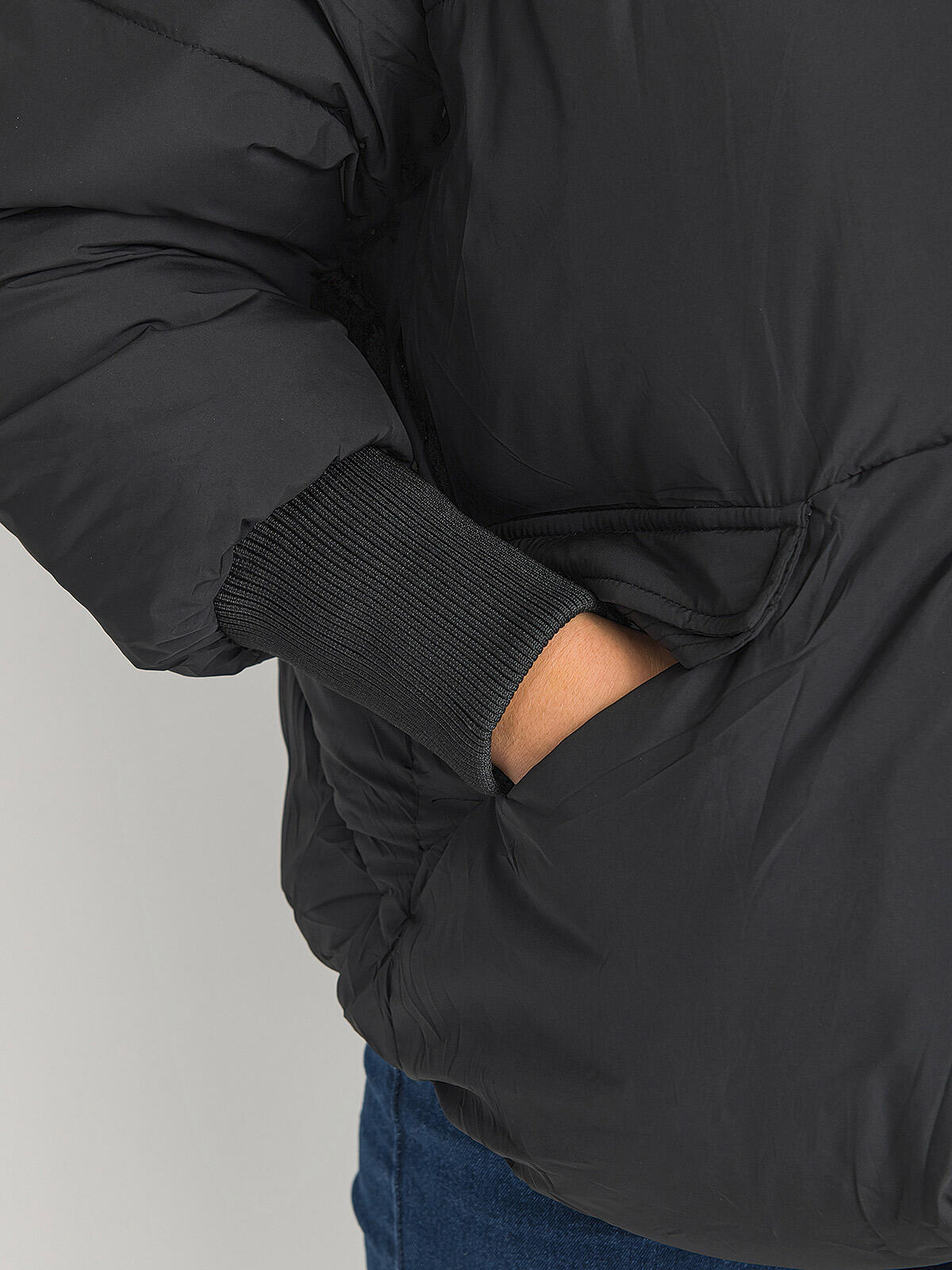 Kurtka z ozdobnym futerkiem