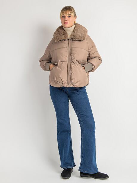 Kurtka z ozdobnym futerkiem