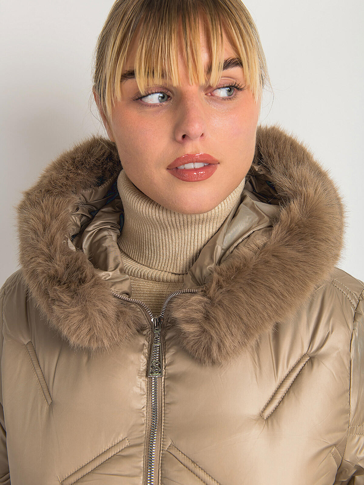 Kurtka plus size z kapturem