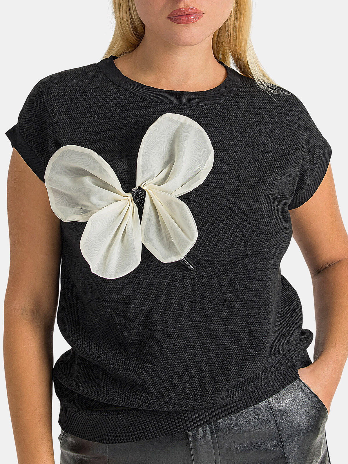 Bluzka z wiskozy z ozdobnym motylem