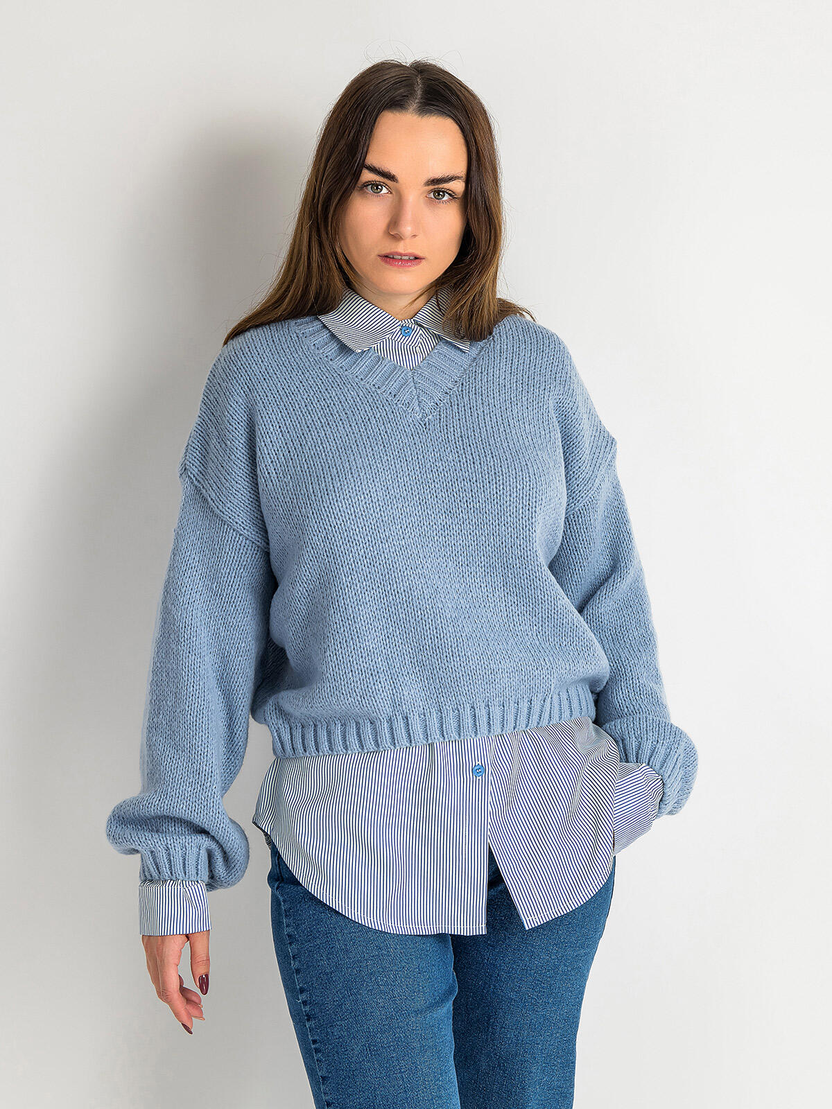 Sweter z dekoltem w serek