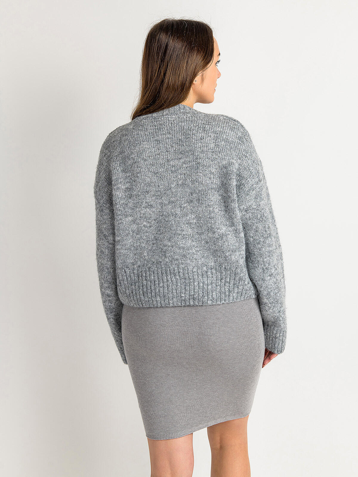 Sweter z dekoltem w serek