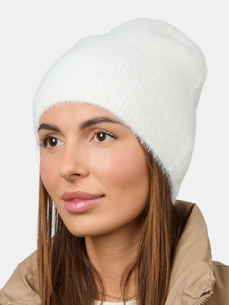 Czapka z błyszczącą nitką