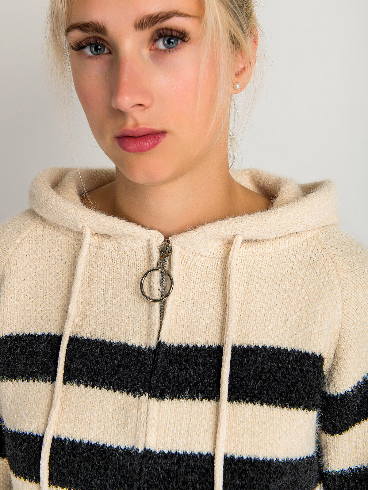 Sweter damski w paski