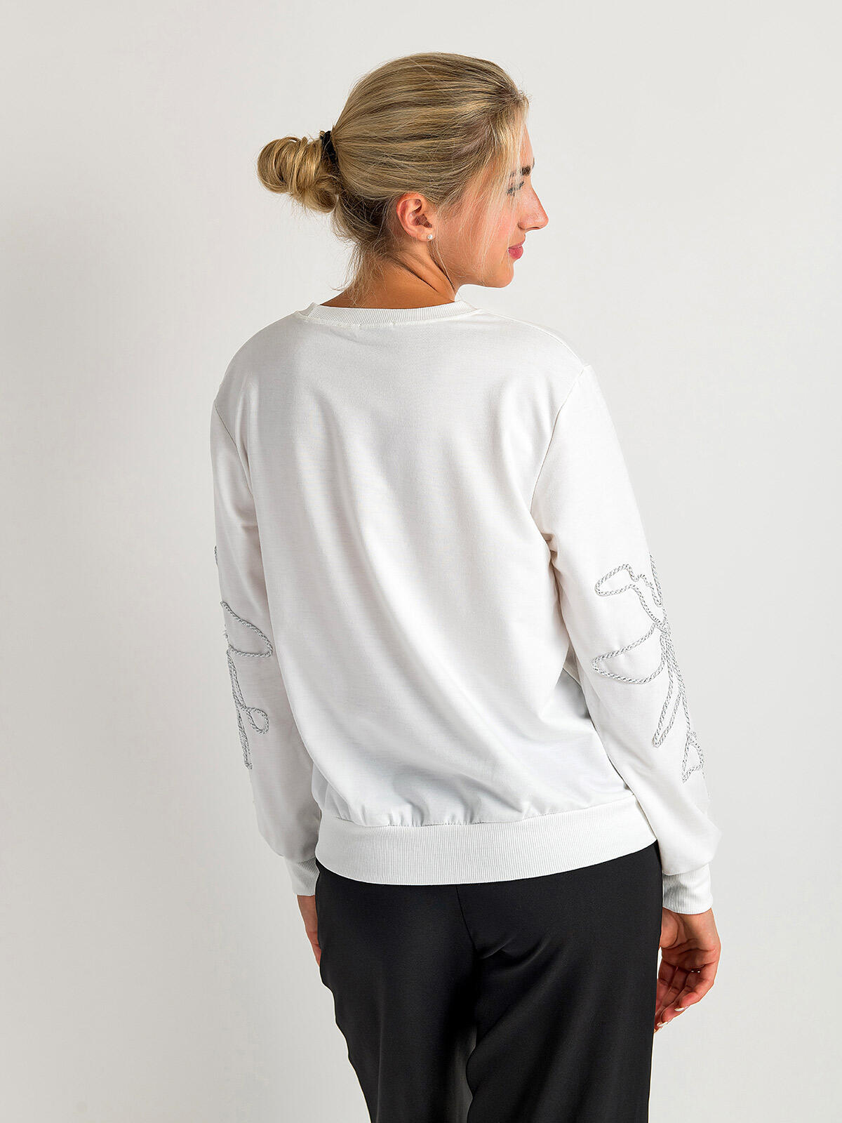 Bluza z ozdobnymi rękawami