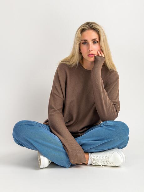 Sweter z domieszką wiskozy