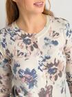 Sweter z kwiatowym wzorem