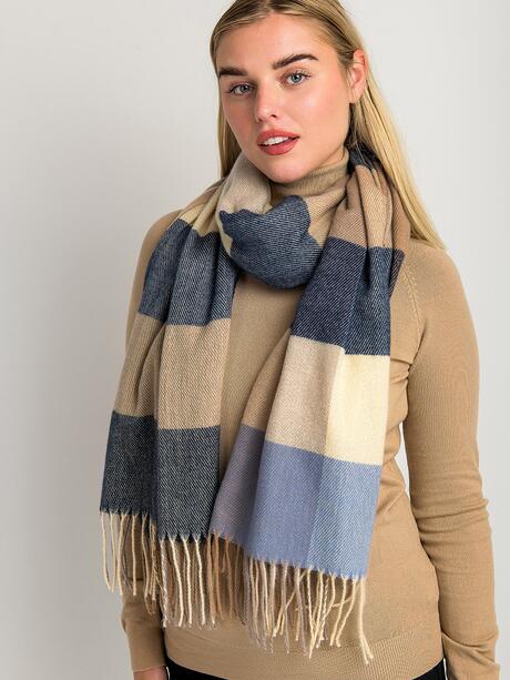 Szalik w kratę z frędzlami