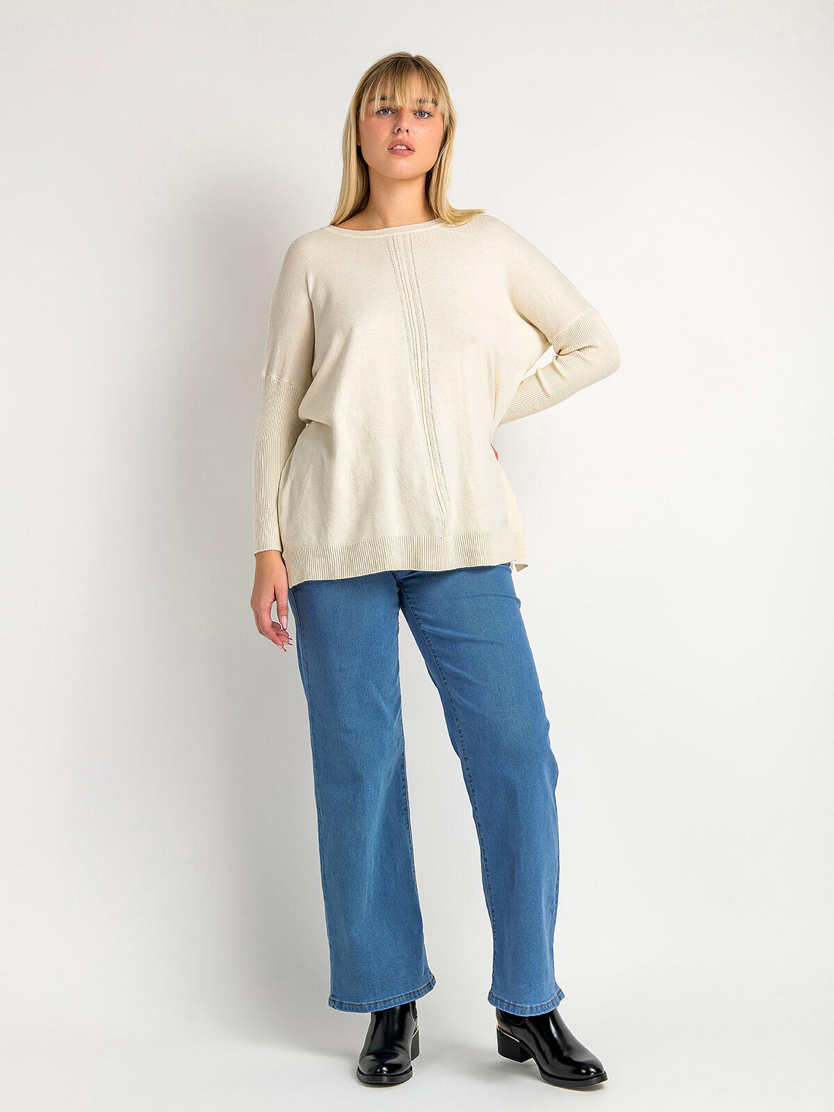 Sweter z ozdobnym akcentem
