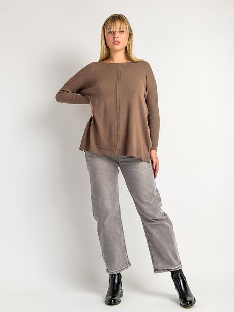 Sweter z ozdobnym akcentem