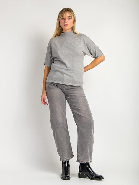 Sweter z domieszką wiskozy