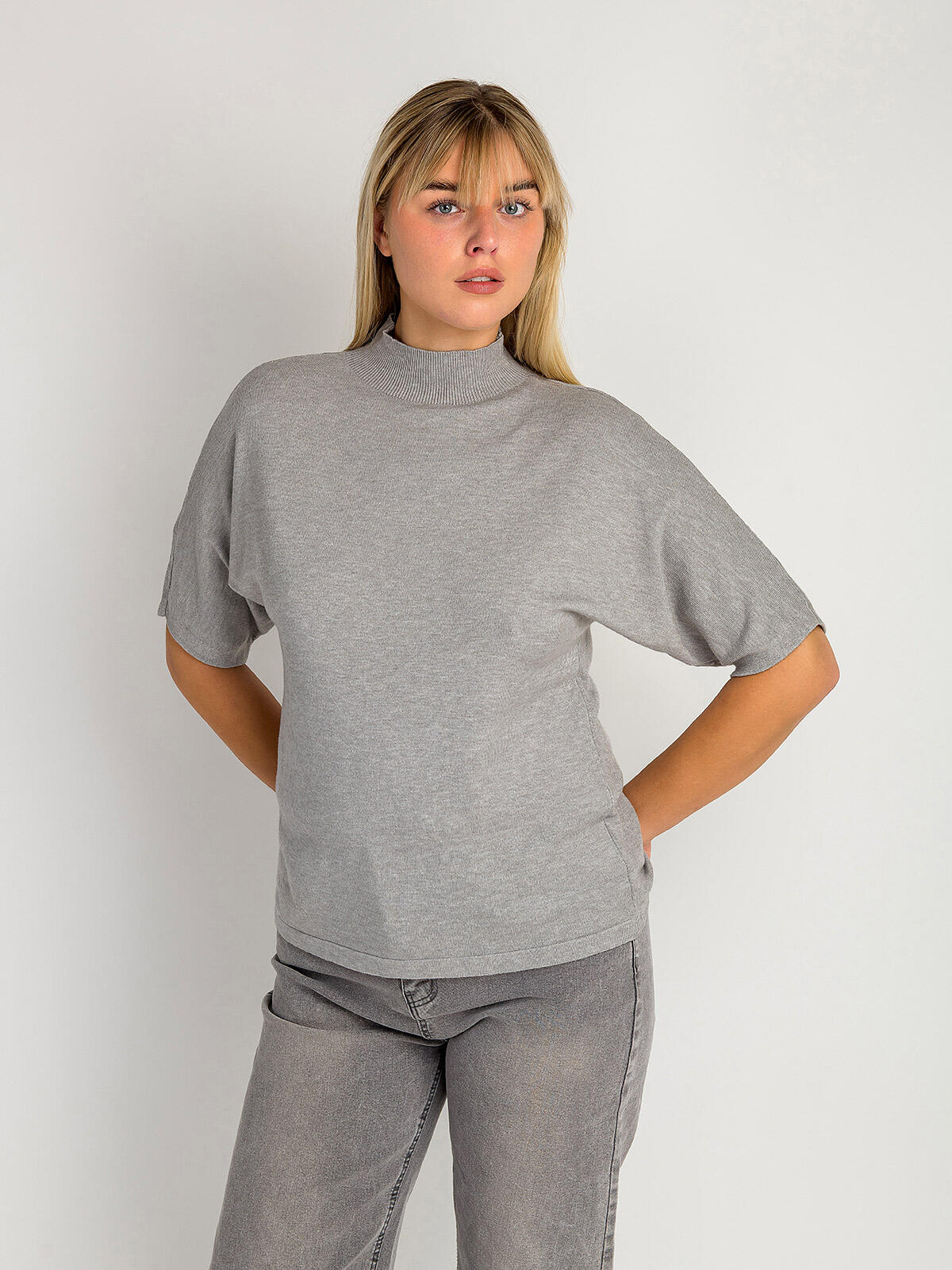 Sweter z domieszką wiskozy