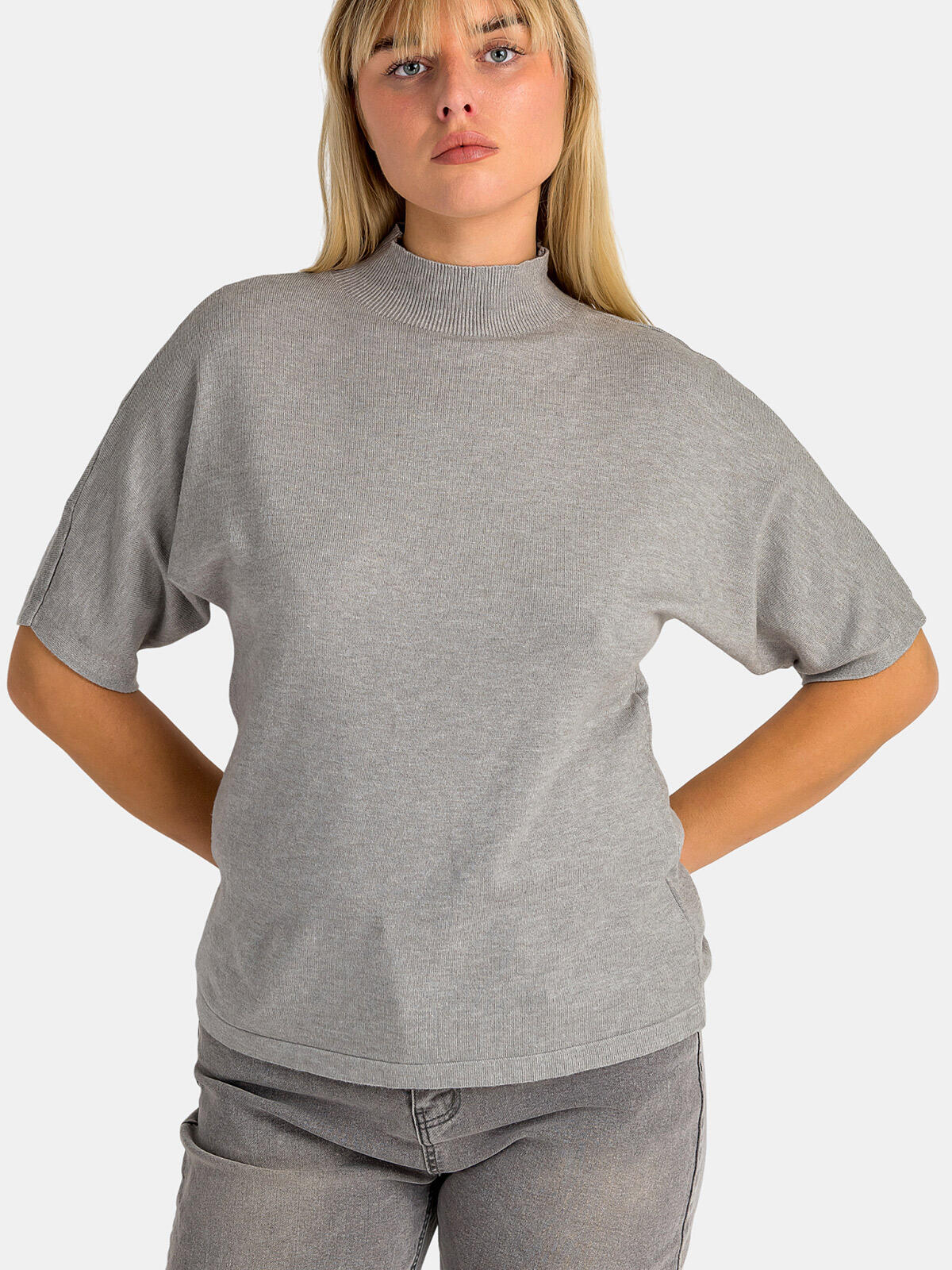 Sweter z domieszką wiskozy