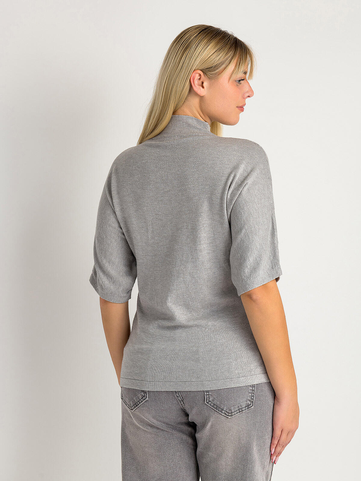 Sweter z domieszką wiskozy