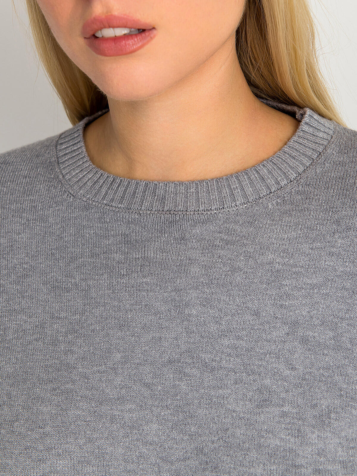 Luźny sweter z wiskozą