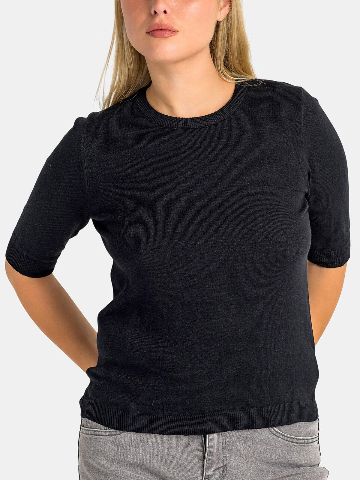 Sweter z domieszką wiskozy