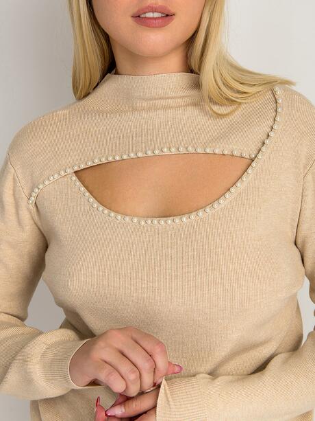 Sweter z wyciętym dekoltem