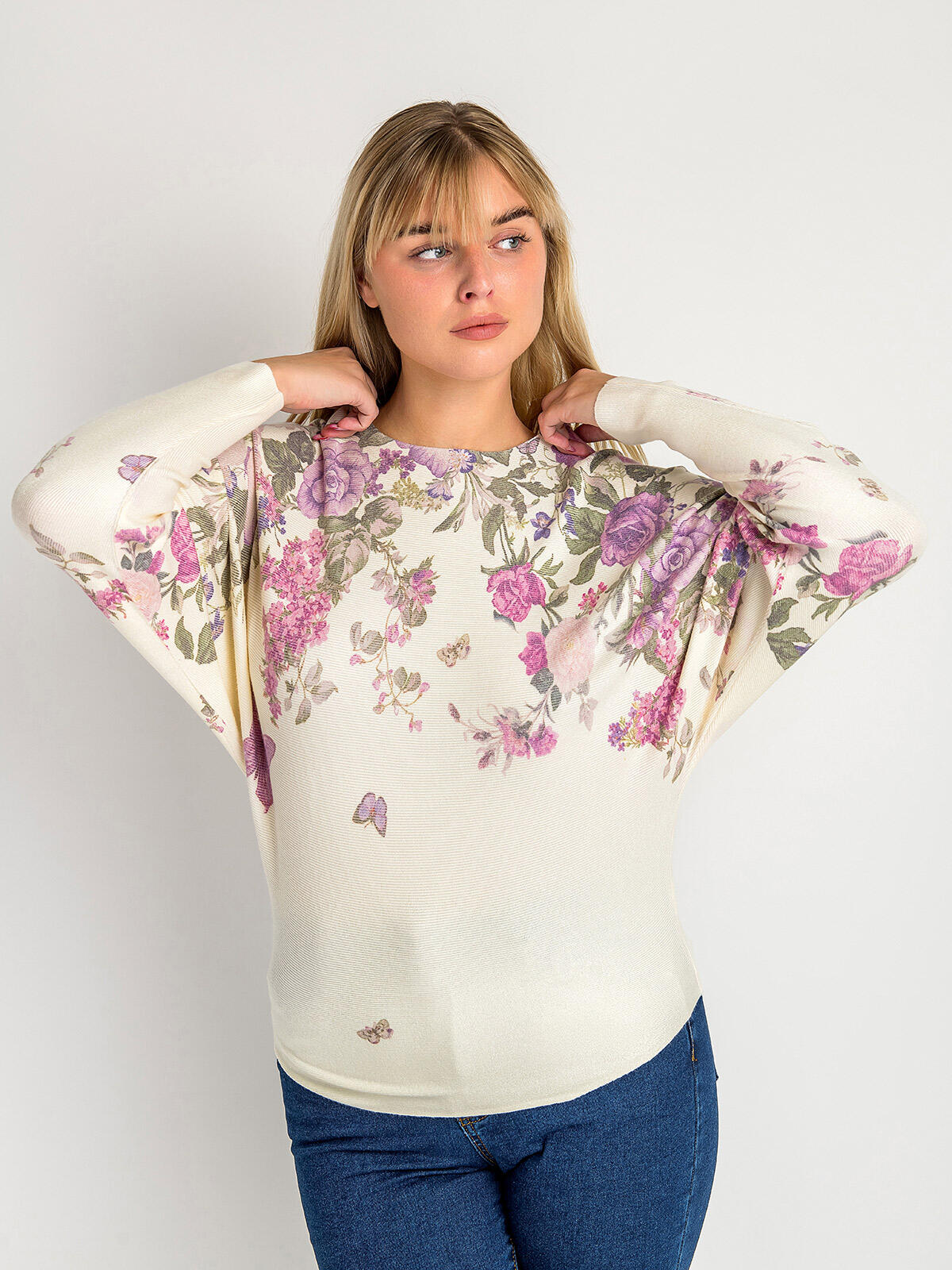 Sweter z kwiatowym wzorem