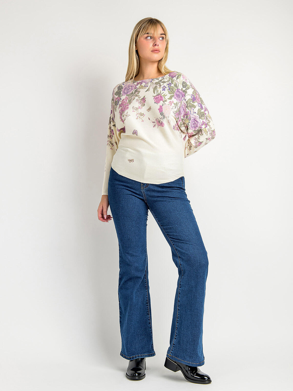 Sweter z kwiatowym wzorem