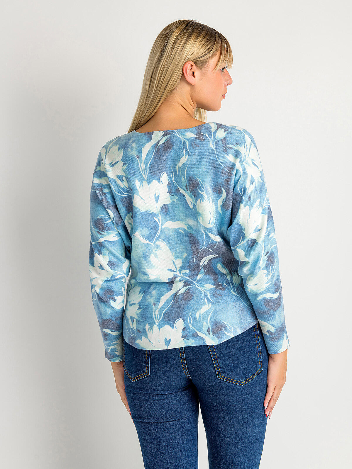 Sweter z kwiatowym wzorem