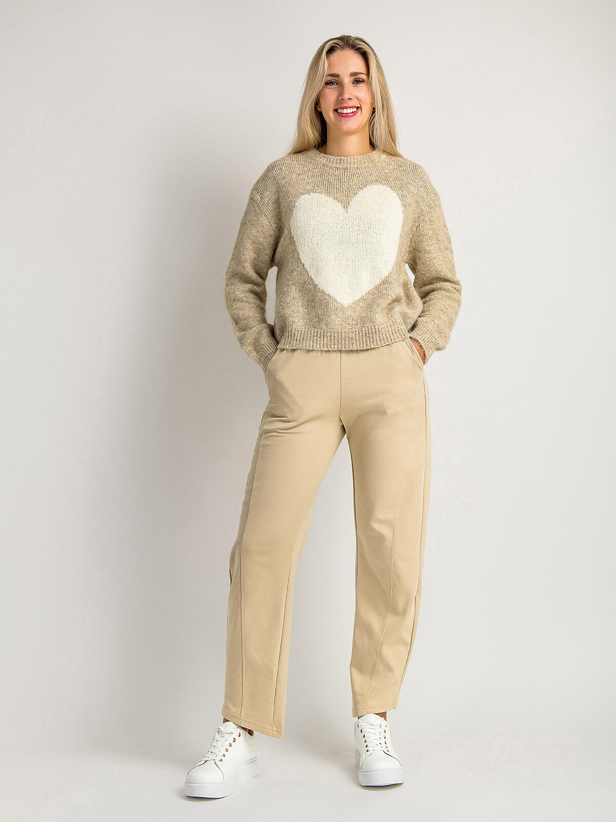 Sweter z serduszkiem