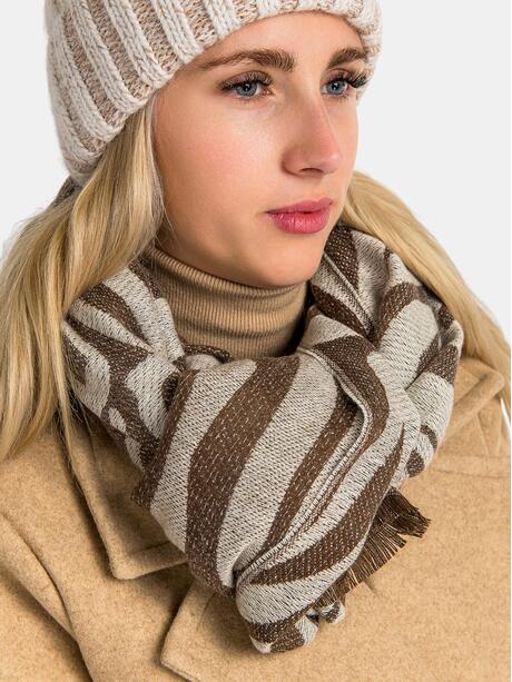 Szalik z błyszczącą nitką