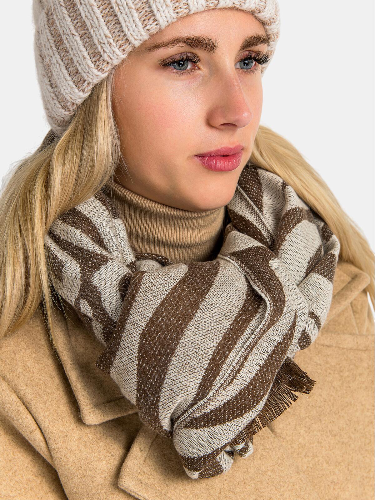 Szalik z błyszczącą nitką