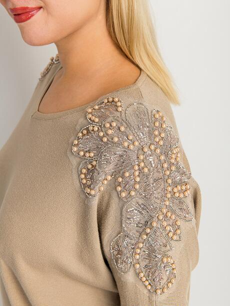 Sweter z domieszką wiskozy