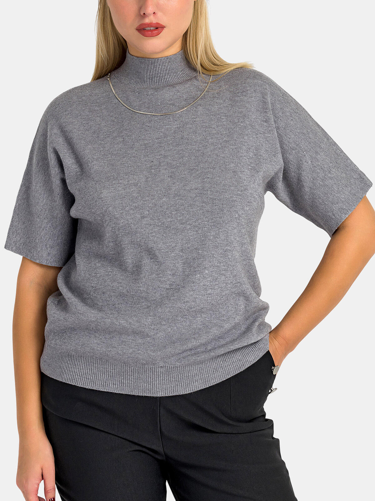 Sweter z łańcuszkiem