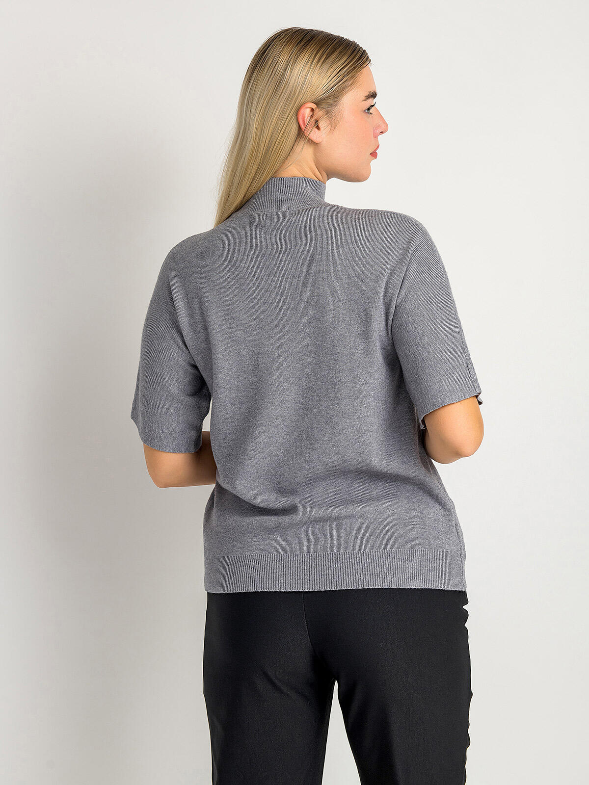 Sweter z łańcuszkiem