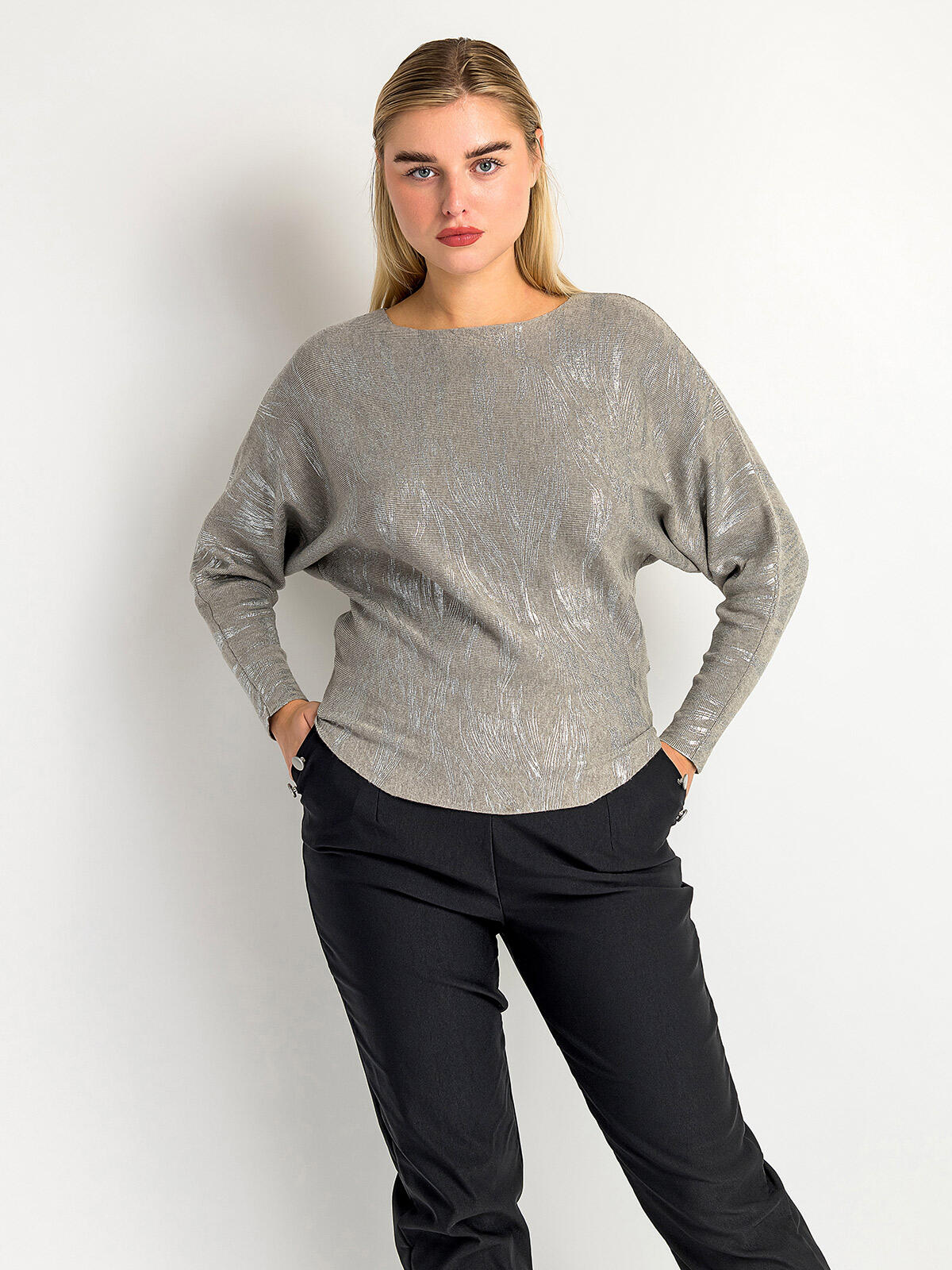 Sweter z domieszką wiskozy