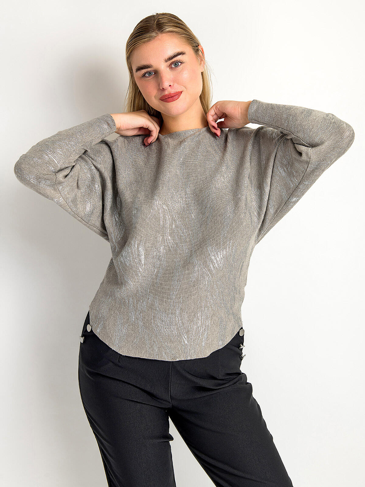 Sweter z domieszką wiskozy