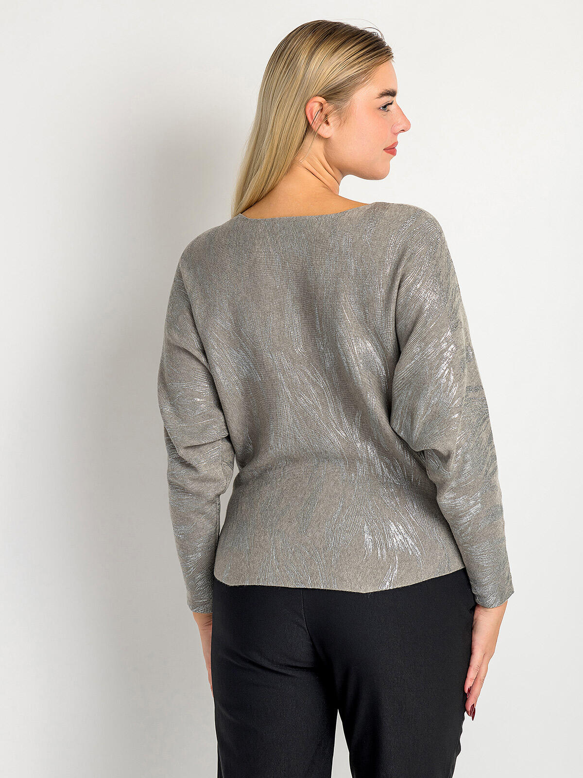 Sweter z domieszką wiskozy