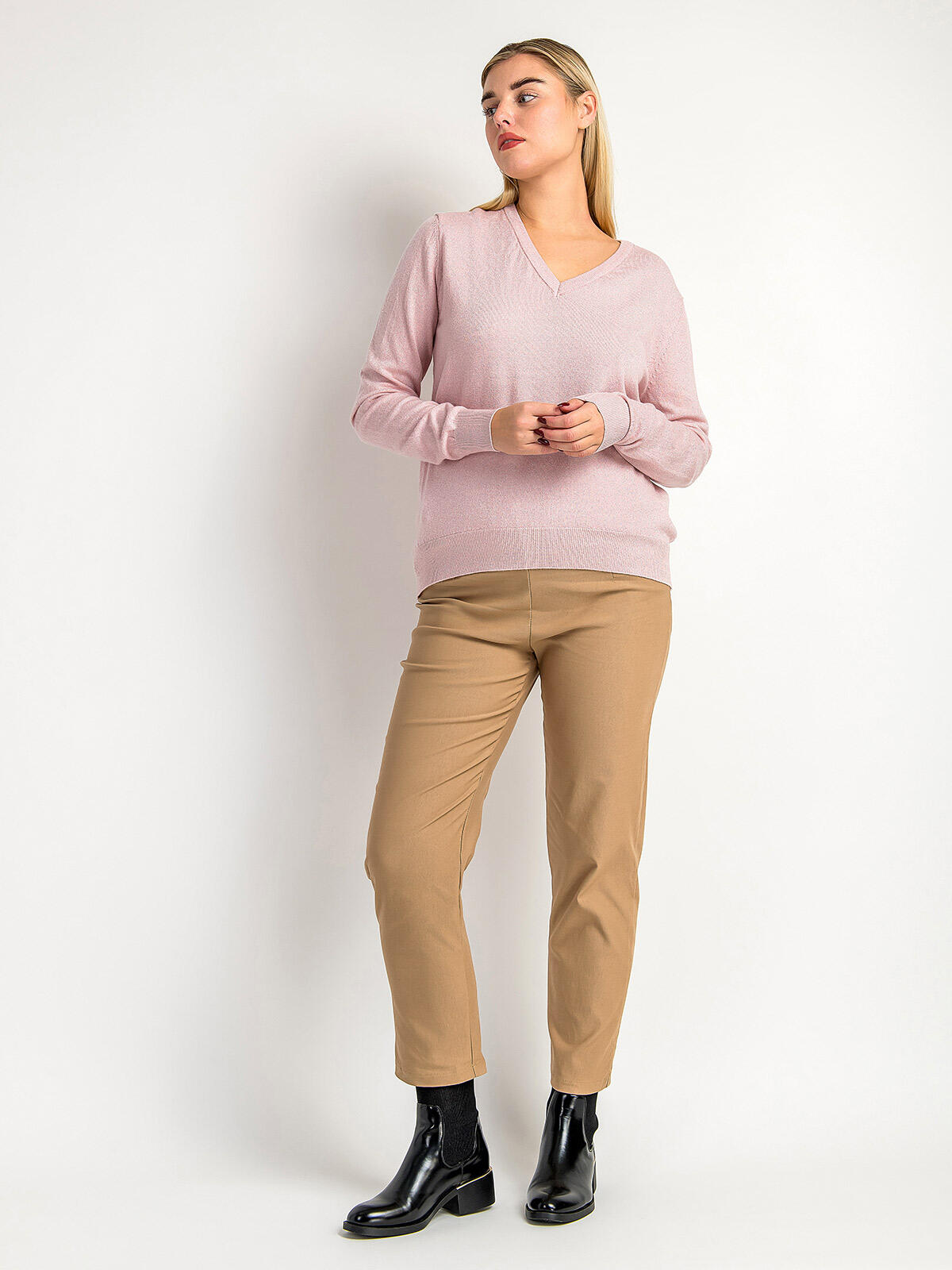 Sweter z dekoltem w serek