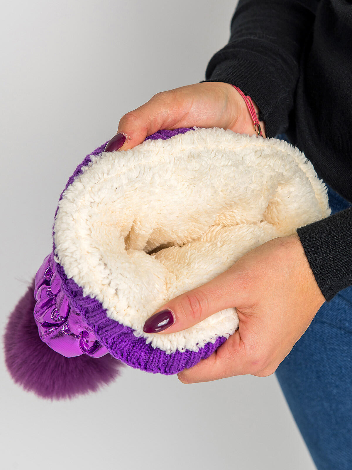 Czapka pikowana z pomponem