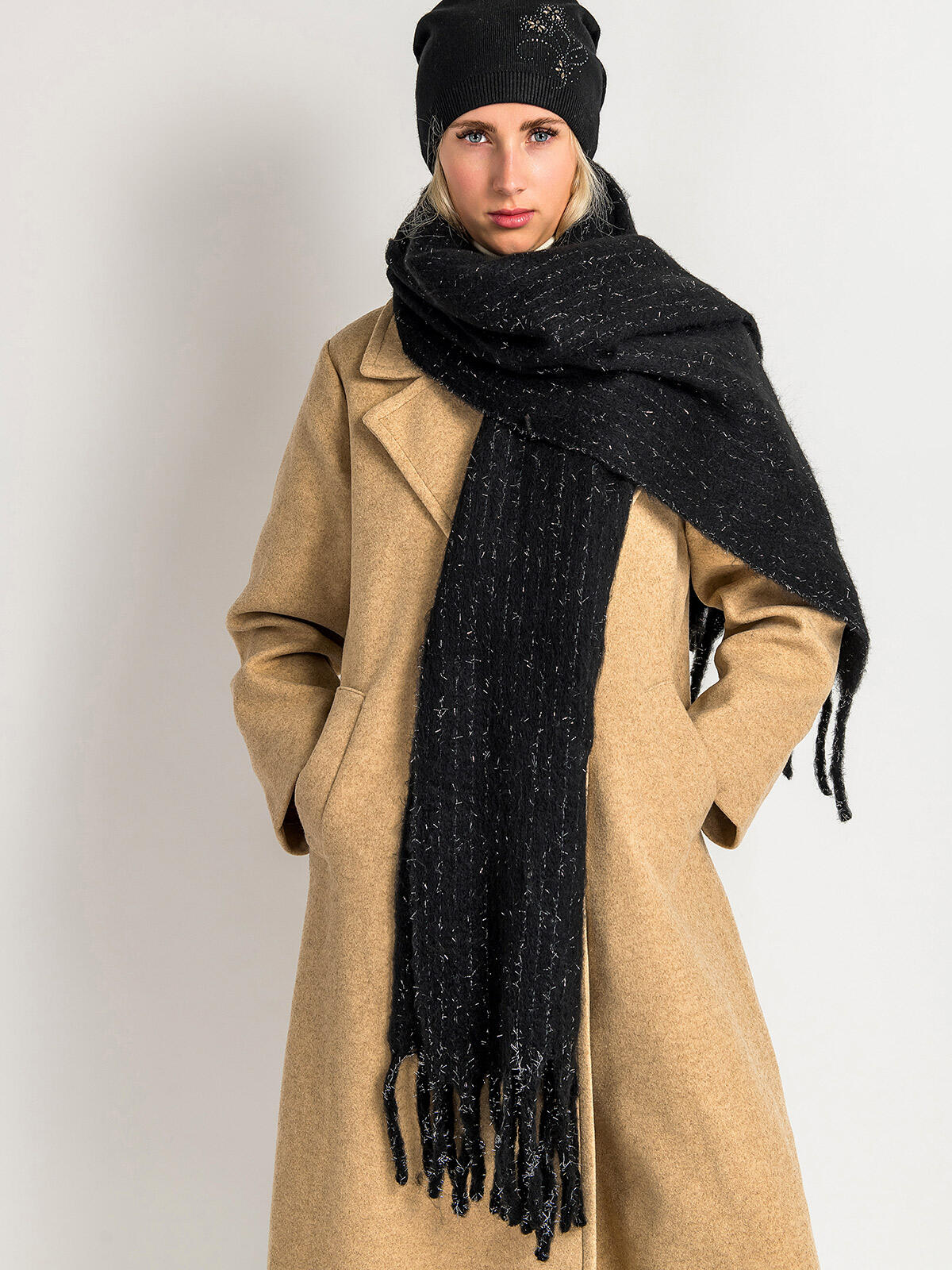 Szalik z błyszczącą nitką