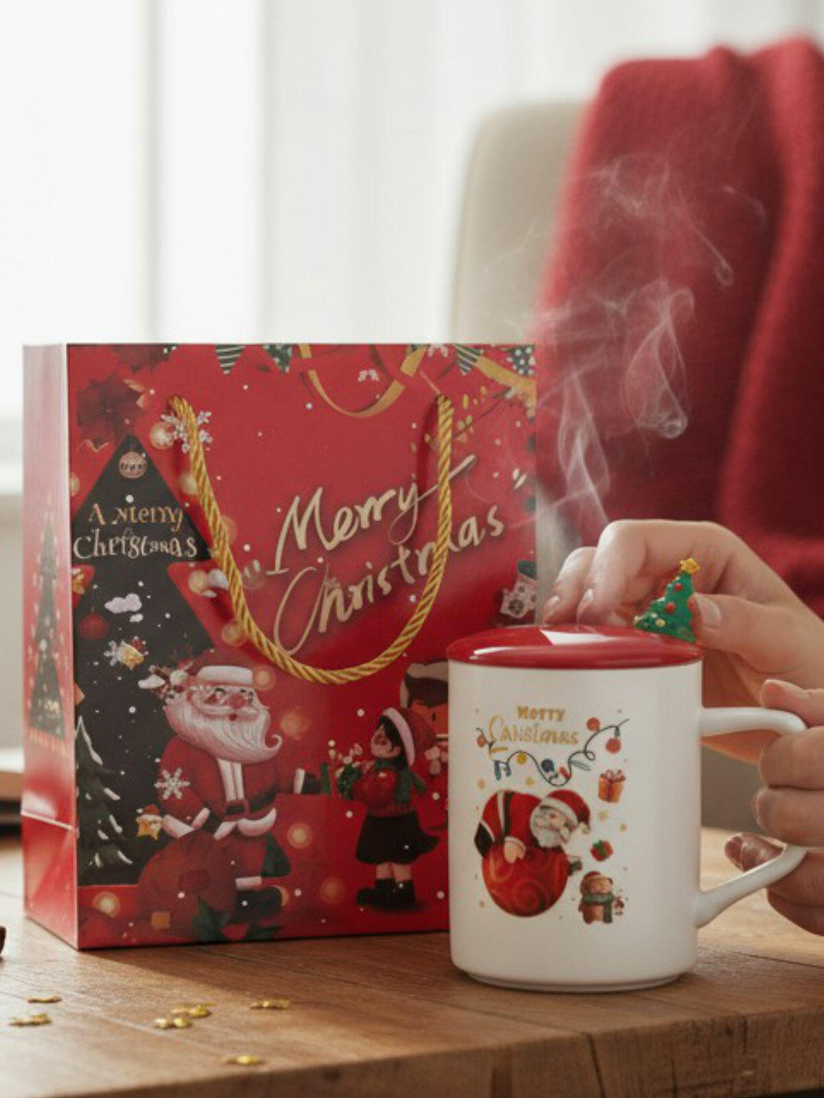 Świąteczny kubek z pokrywką i łyżeczką