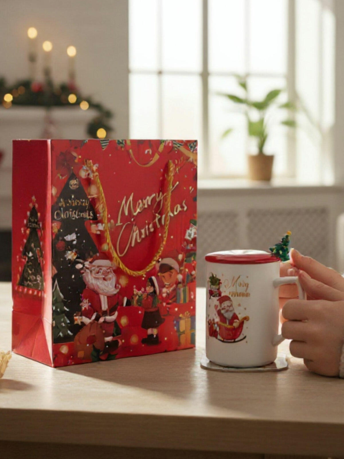 Świąteczny kubek z pokrywką i łyżeczką