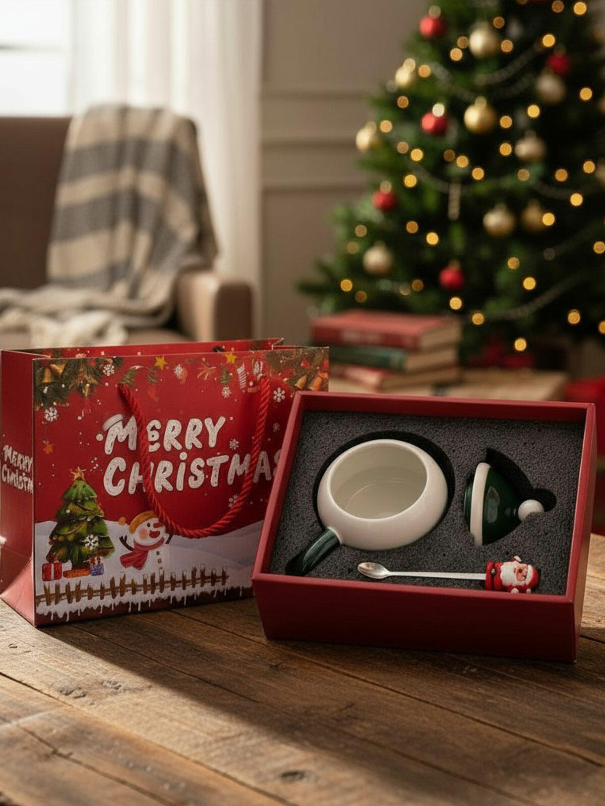 Świąteczny kubek z pokrywką i łyżeczką