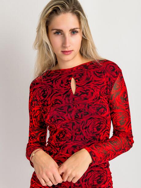 Wzorzysta sukienka z marszczeniem