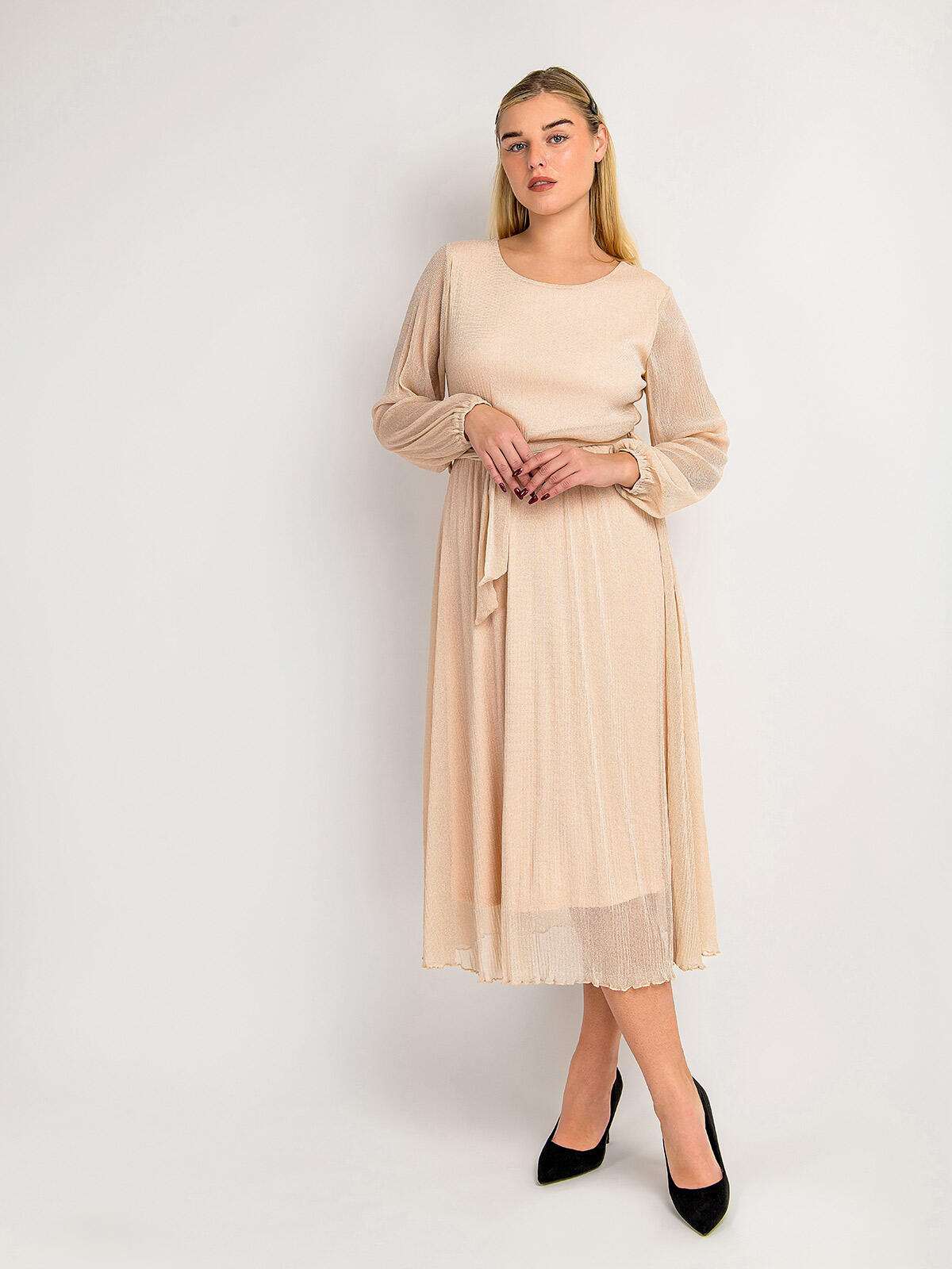 Sukienka midi z błyszczącą nitką