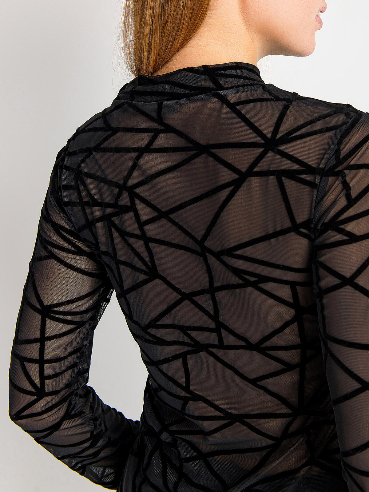 Bluzka z ozdobnym tyłem