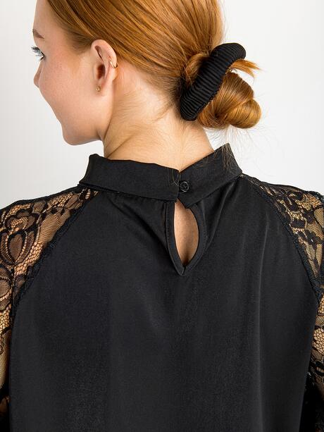 Bluzka z ozdobnymi rękawami