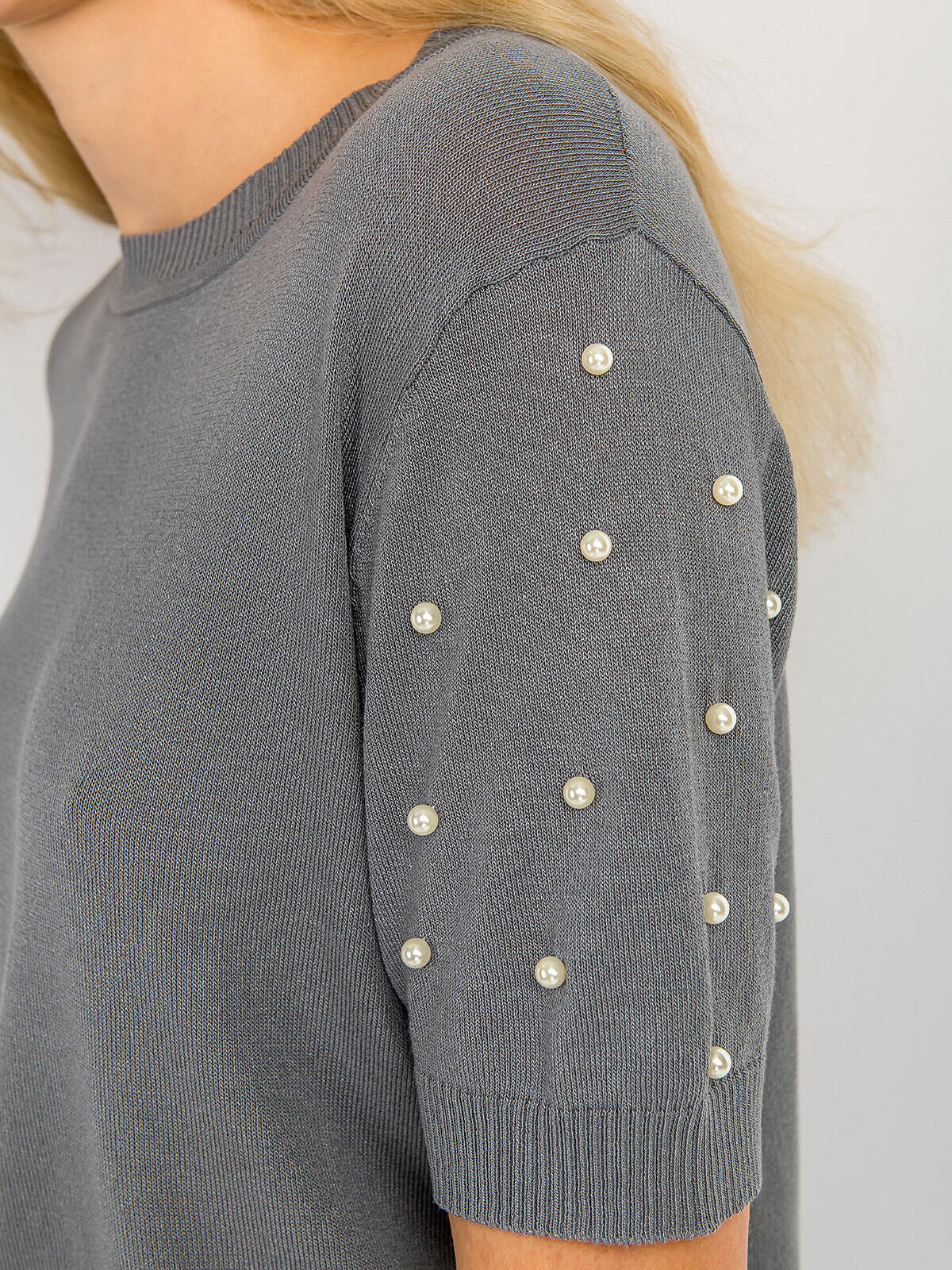 Sweter z ozdobnymi rękawami