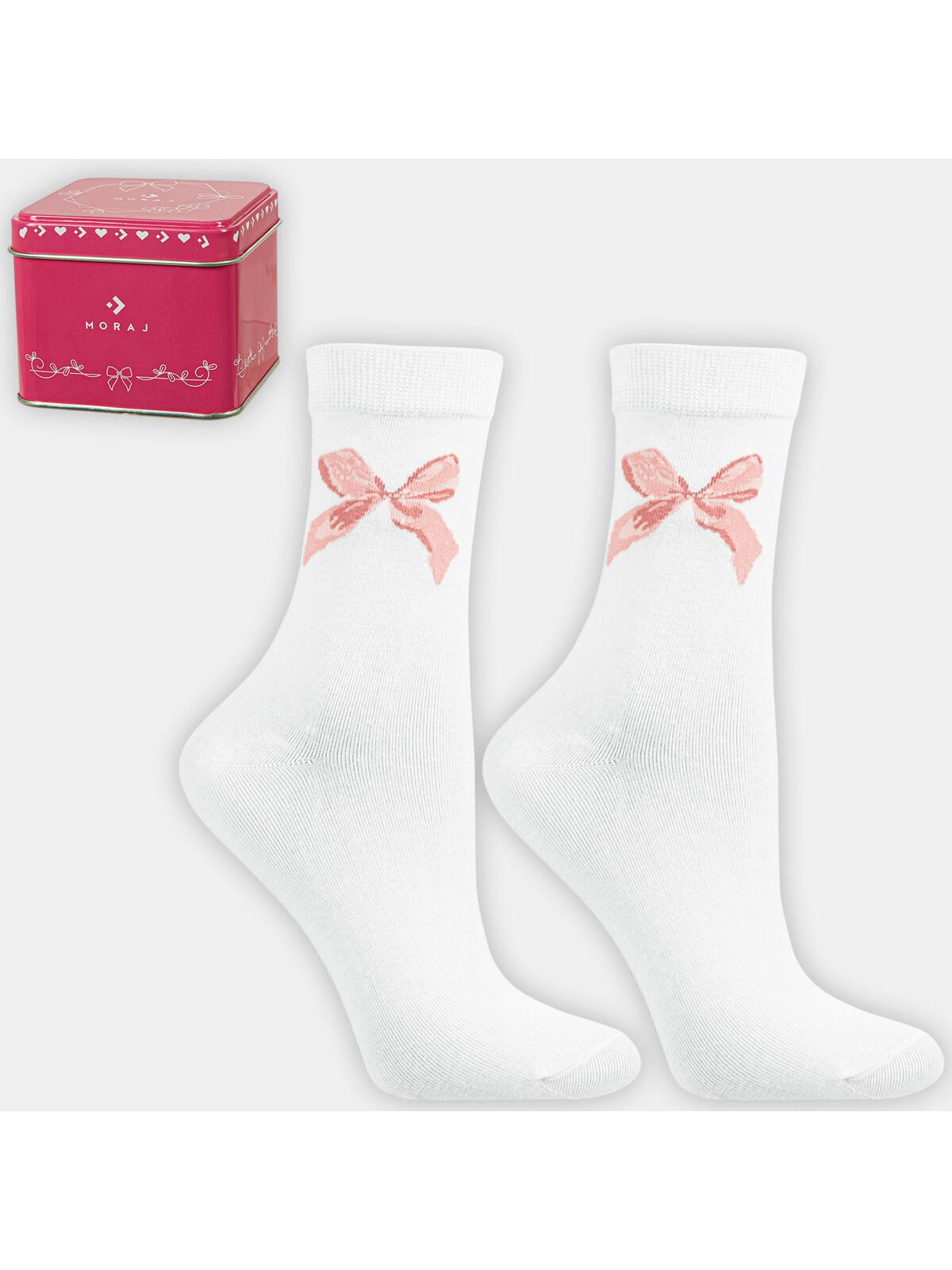 Skarpetki w ozdobnej puszce