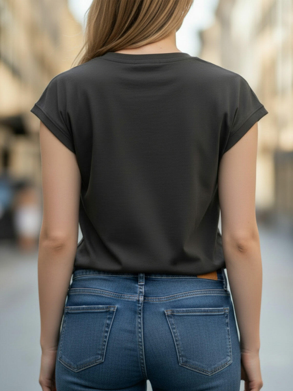 T-shirt z flokowanym napisem