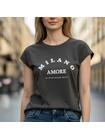 T-shirt z flokowanym napisem