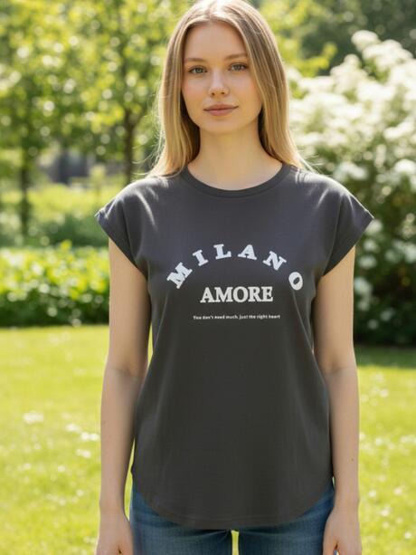 T-shirt z flokowanym napisem